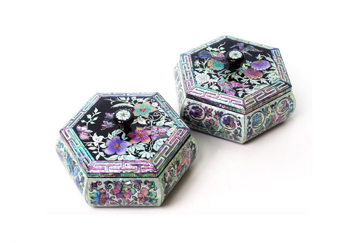 Lacquered Inlaid Hexagonal Mother of Pearl Jewelry Box Flower Butterfly Brooch 