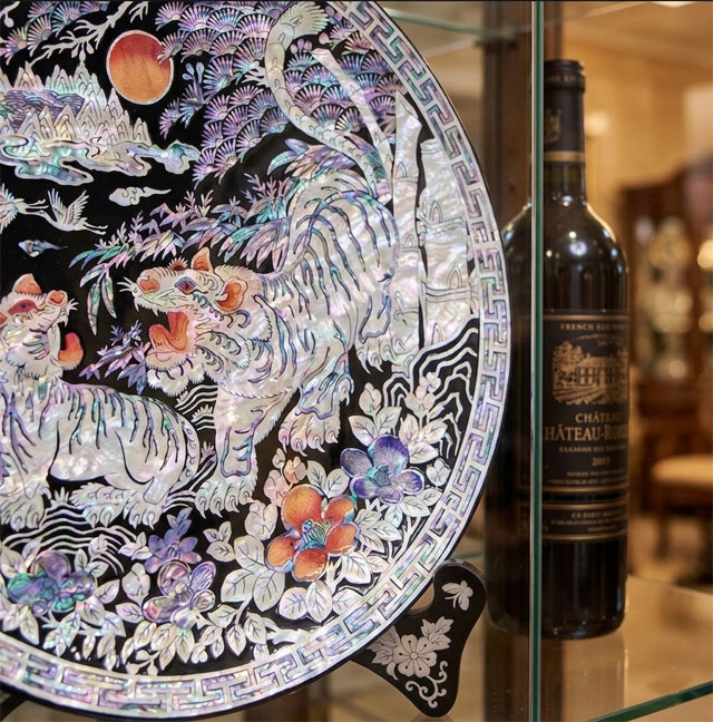 Najeon Tiger Round Mother-of-Pearl Lacquerware Tray